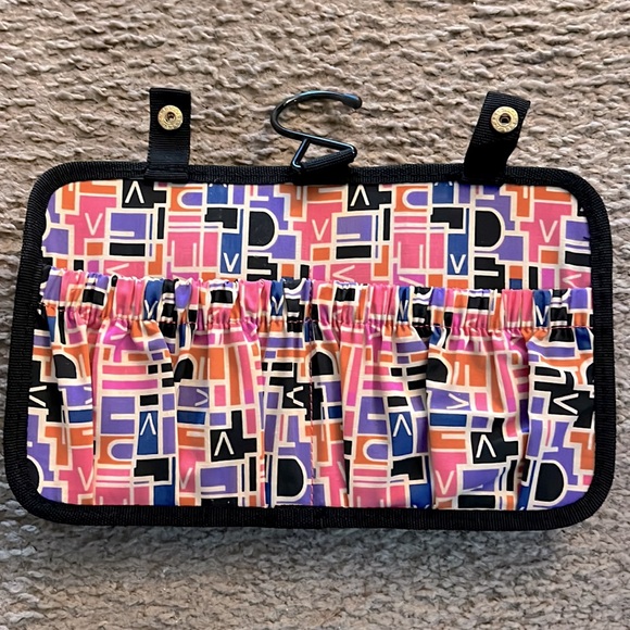 Diane von Furstenberg DVF Travel Toiletry Bag with Hanger for Accessories - Picture 5 of 5